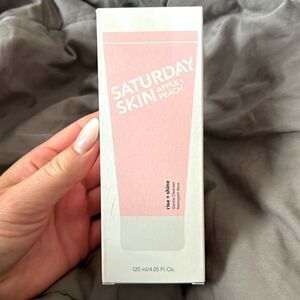 Saturday Skin rise + shine GENTLE CLEANSER vegan icon
120 ml/4.05 Fl. Oz. NIB